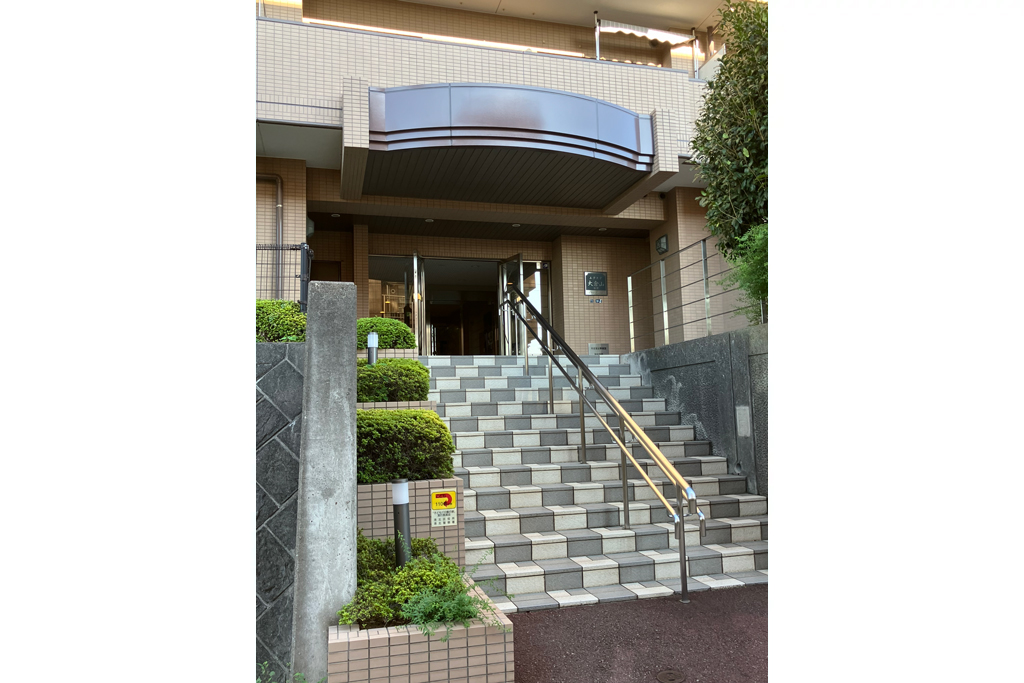 B棟エントランス